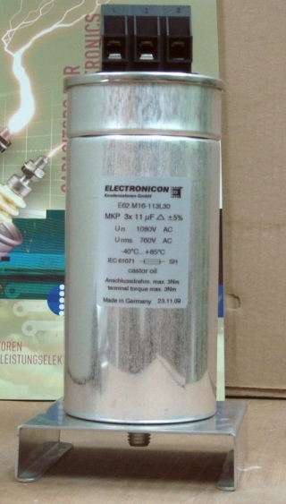 Конденсатор  E62.M16-113L30